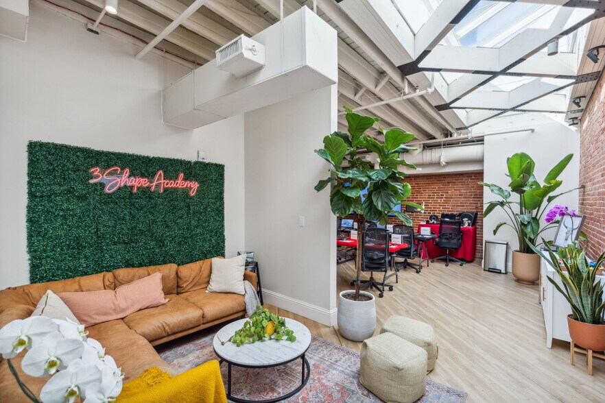 More Photos Of 3309 Elm St, Dallas Medical For Lease
