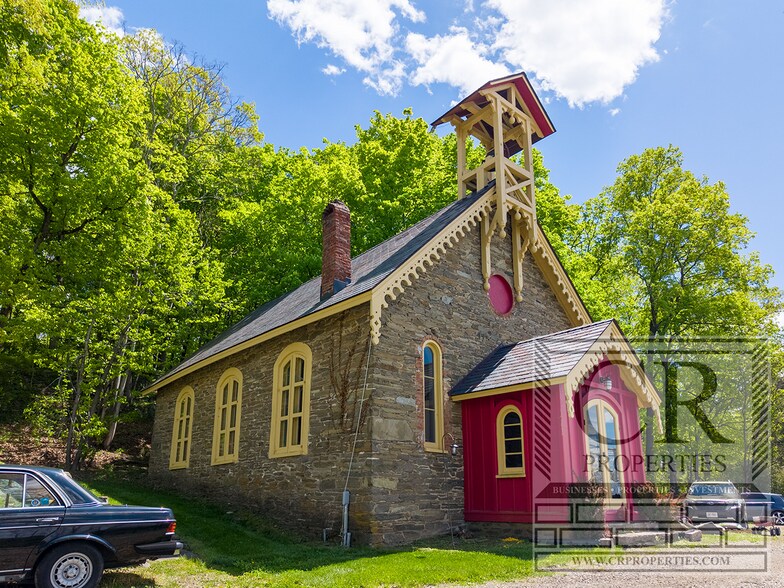 More Photos Of 5768-5774 Albany Post Rd, Rhinebeck Freestanding For Sale
