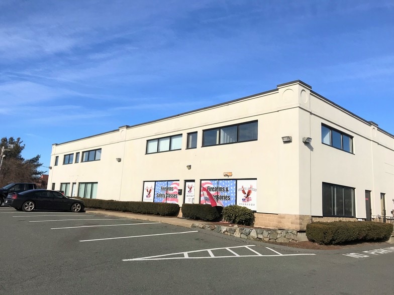 More Photos Of 251 S Main St, Middleton Storefront For Lease