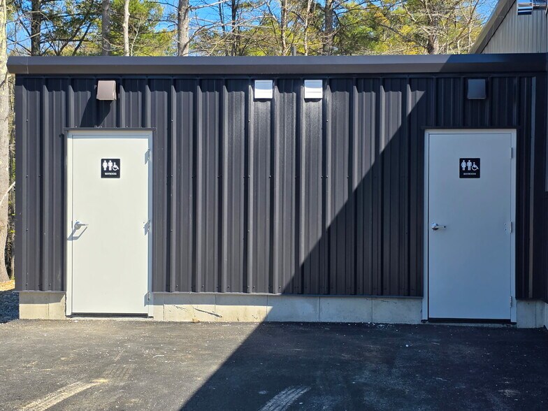 More Photos Of 97 Gardner Rd, Winchendon Flex For Lease