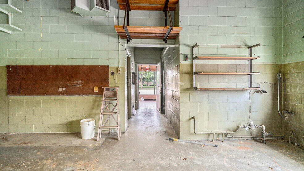 More Photos Of 3307 Davenport Ave, Saginaw Auto Repair For Sale