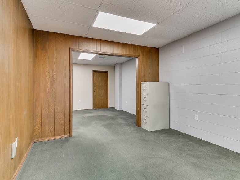 More Photos Of 6700 S Western Ave, Oklahoma City Office For Sale