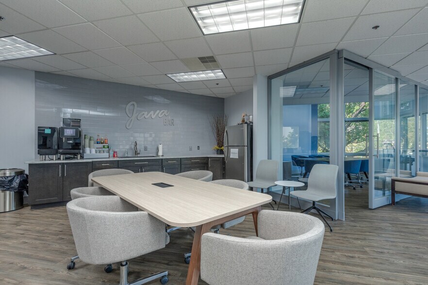 More Photos Of 707 Spirit 40 Park Dr, Chesterfield Office For Sale