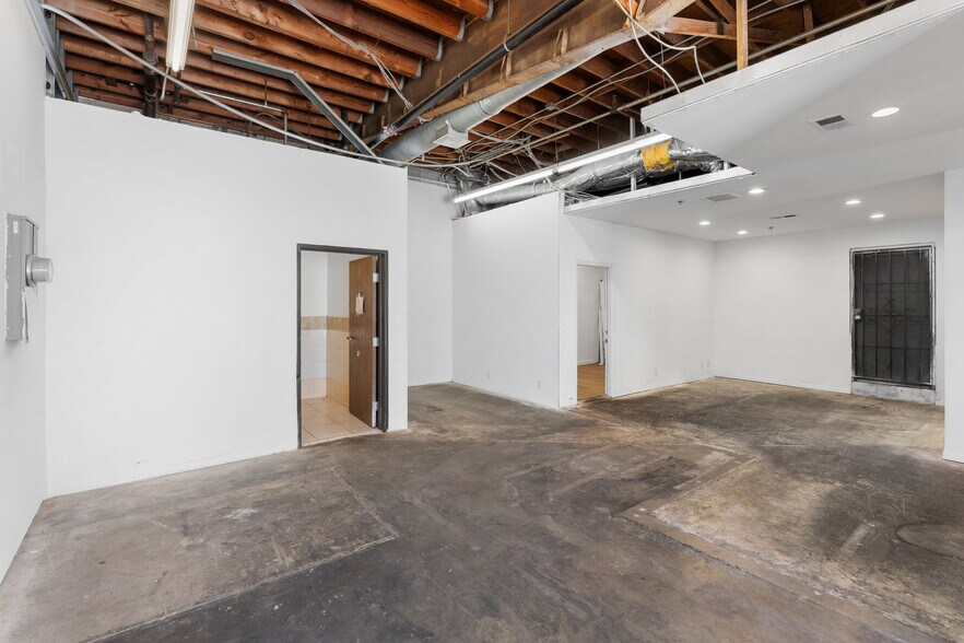 More Photos Of 127-129 S 8th Ave, La Puente Warehouse For Sale