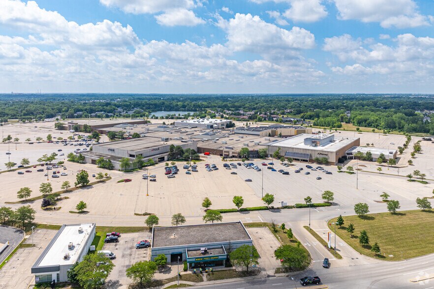 More Photos Of 3340 Mall Loop Dr, Joliet General Retail For Lease