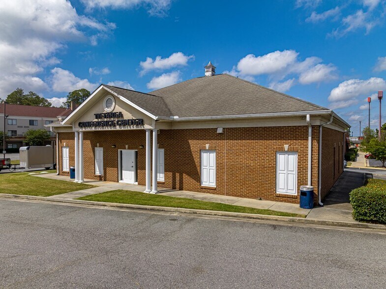 More Photos Of 806 US-82, Tifton Office For Sale