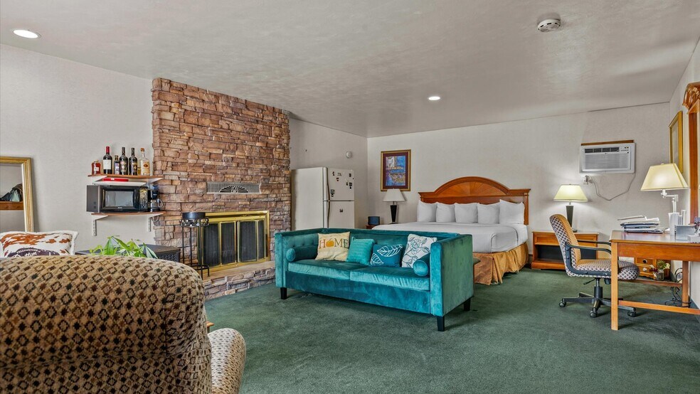 More Photos Of TBD E Main St, Montrose Hotel For Sale