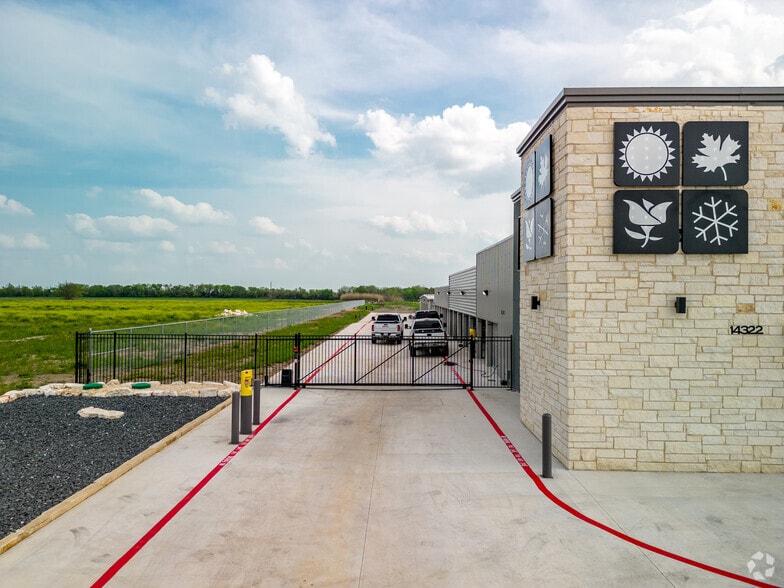 More Photos Of 14322 IH 10 E, Converse Self Storage For Lease