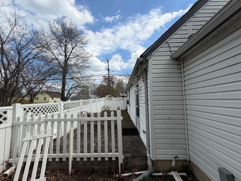 More Photos Of 1526 Hurffville Rd, Deptford Freestanding For Sale