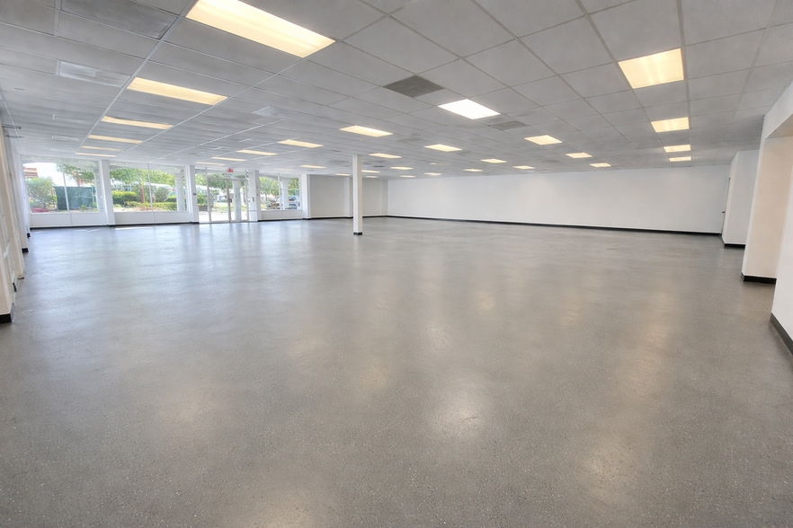 More Photos Of 5906-5972 Pembroke Rd, Hollywood Unknown For Lease