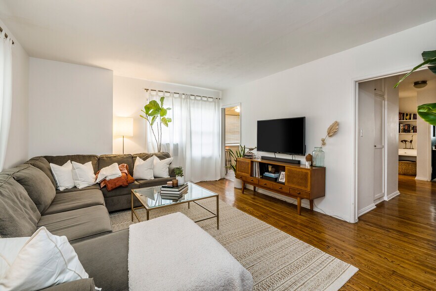 More Photos Of 445 N Spaulding Ave, Los Angeles Apartments For Sale