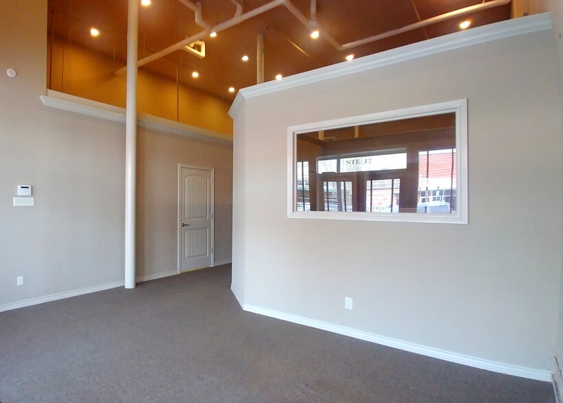 More Photos Of 208 N Bryan Ave, Bryan Office Residential For Lease