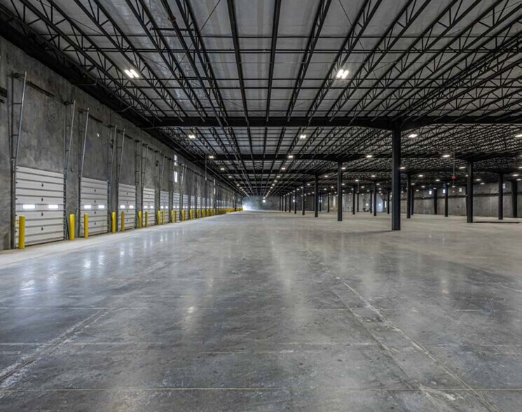 More Photos Of 854 Nicolas D. Hachar, Laredo Warehouse For Lease