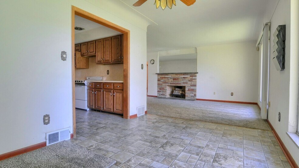 More Photos Of 42431 Mound Rd, Sterling Heights Storefront For Sale