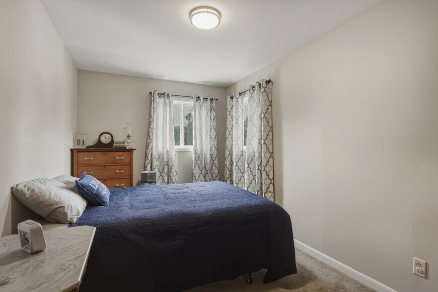More Photos Of 24 Water St, Hammondsport Hotel For Sale