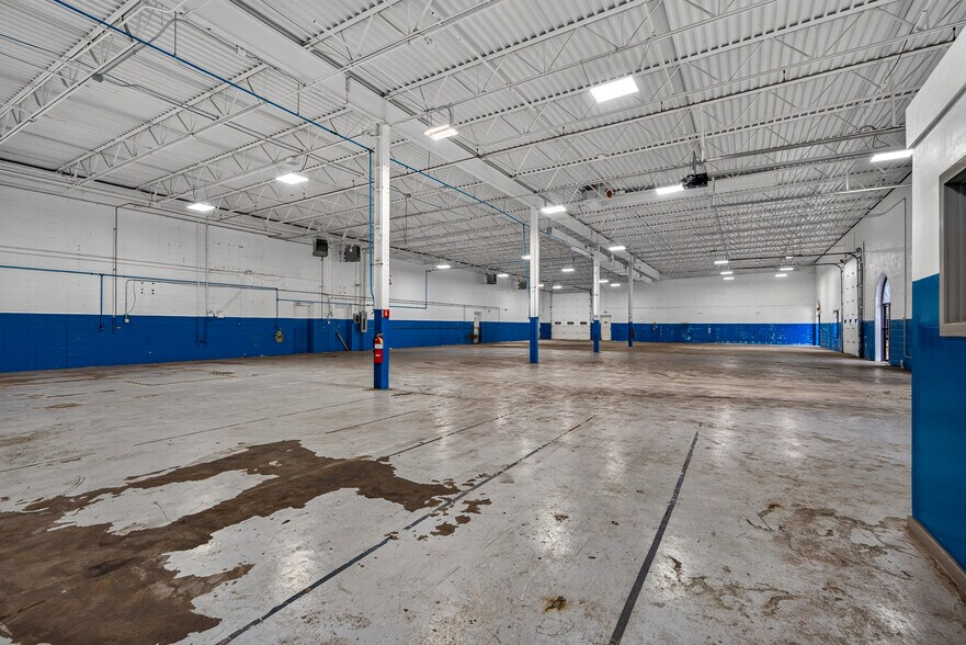 More Photos Of 34 Patria Rd, South Windsor Flex For Lease