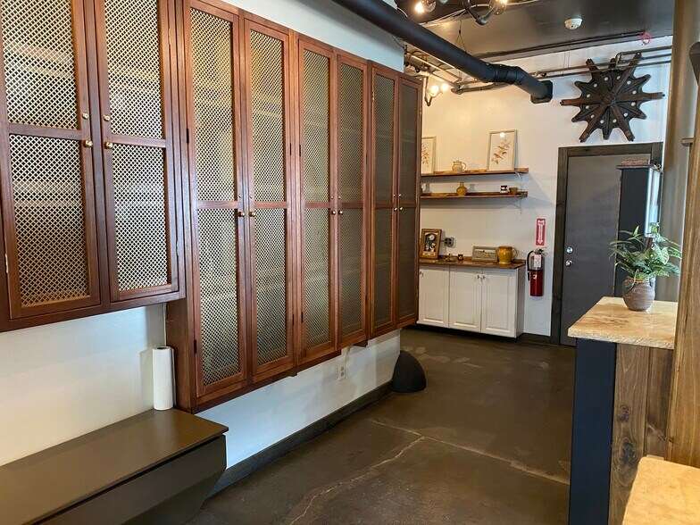 More Photos Of 3648 S Park Ave, Blasdell Restaurant For Lease