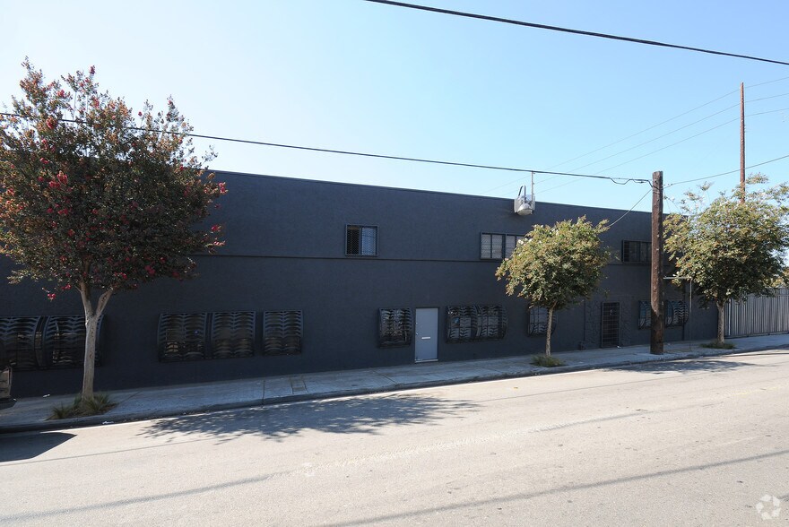 More Photos Of 800-808 E Washington Ave, Santa Ana Warehouse For Sale