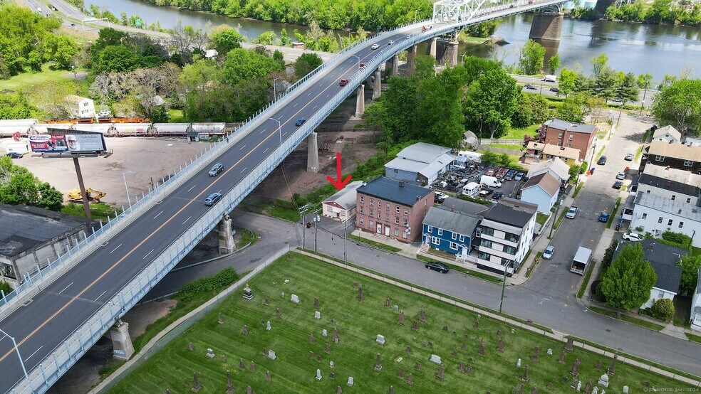 More Photos Of 50 Saint Johns St, Middletown Freestanding For Sale