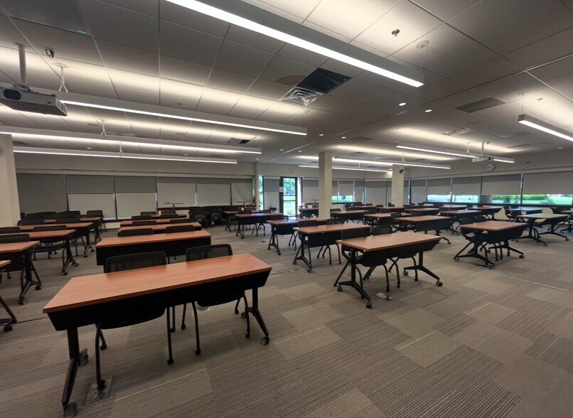 More Photos Of 400 Laurel Oak Rd, Voorhees Medical For Lease