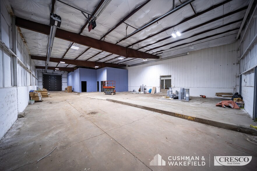 More Photos Of 2636 Brecksville Rd, Richfield Service For Lease