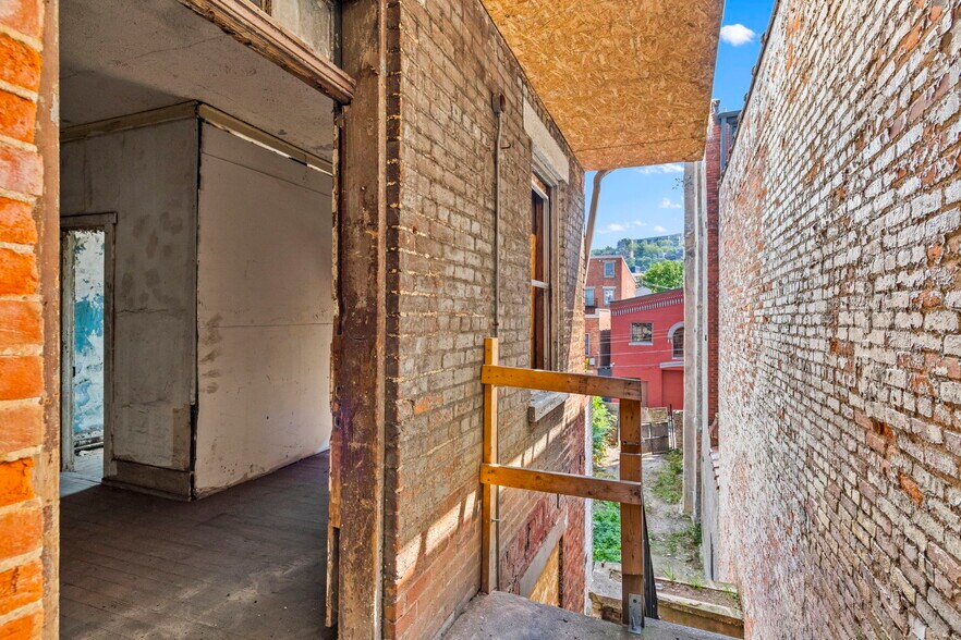 More Photos Of 1648 Vine St, Cincinnati Storefront Retail Residential For Sale