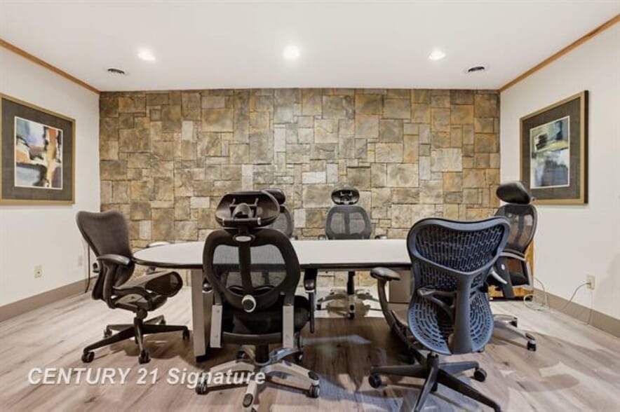 More Photos Of 3167 Enterprise Dr, Saginaw Office For Sale