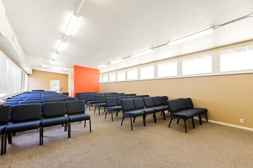 More Photos Of 635 Veile Ave, Beaumont Office For Lease