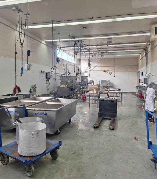 More Photos Of 15 Meteor Dr, Toronto Manufacturing For Sale