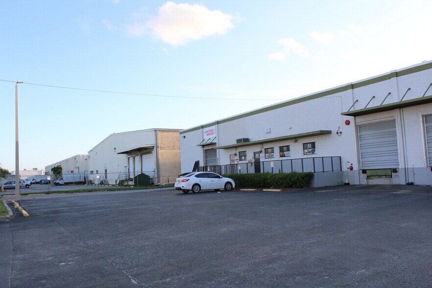 More Photos Of 1970 NW 70th Ave, Miami Warehouse For Lease