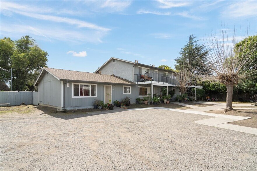 More Photos Of 590 Stoney Ct, Gilroy Apartments For Sale