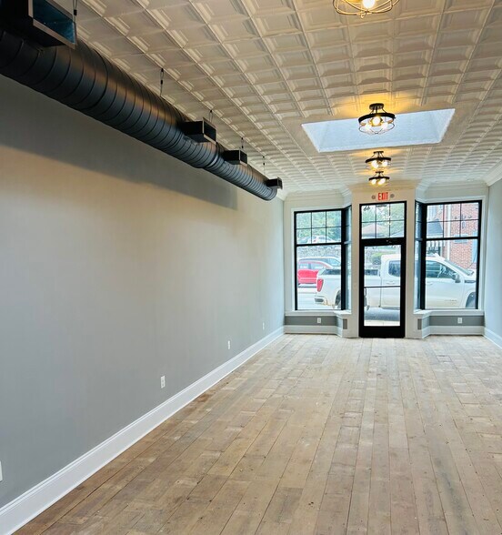 More Photos Of 5 E King St, Malvern Storefront Retail Office For Lease
