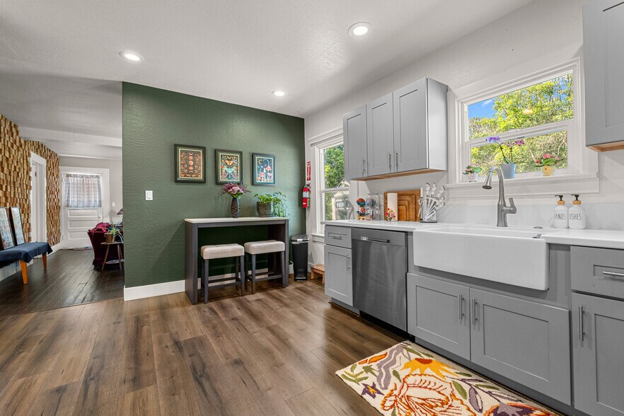 More Photos Of 320 Taylor Rd, Newcastle Specialty For Sale