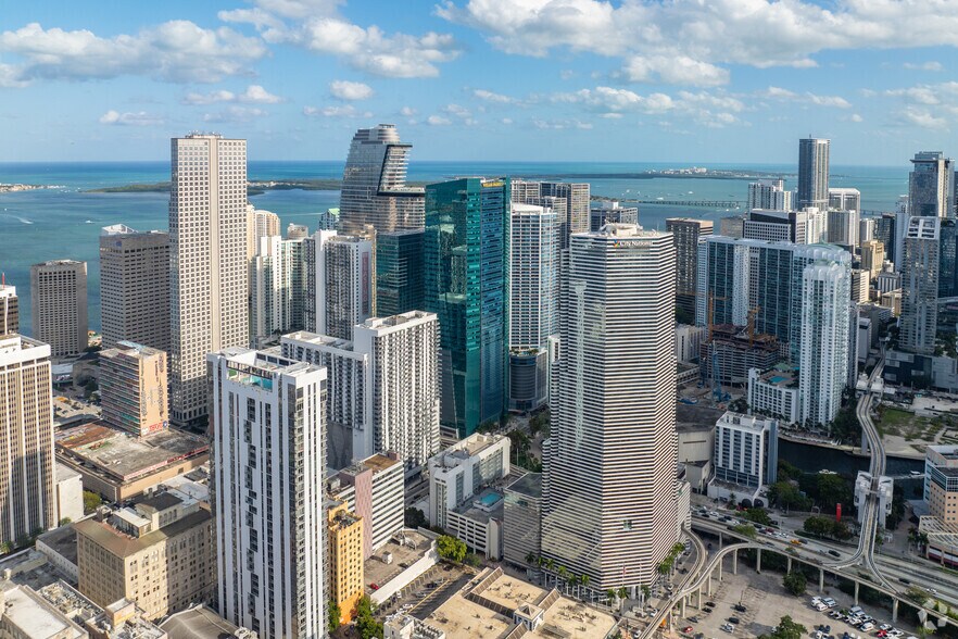 More Photos Of 333 SE 2nd Ave, Miami Office For Lease