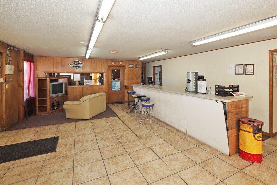 More Photos Of 1841 S Bolton St, Amarillo Auto Repair For Sale