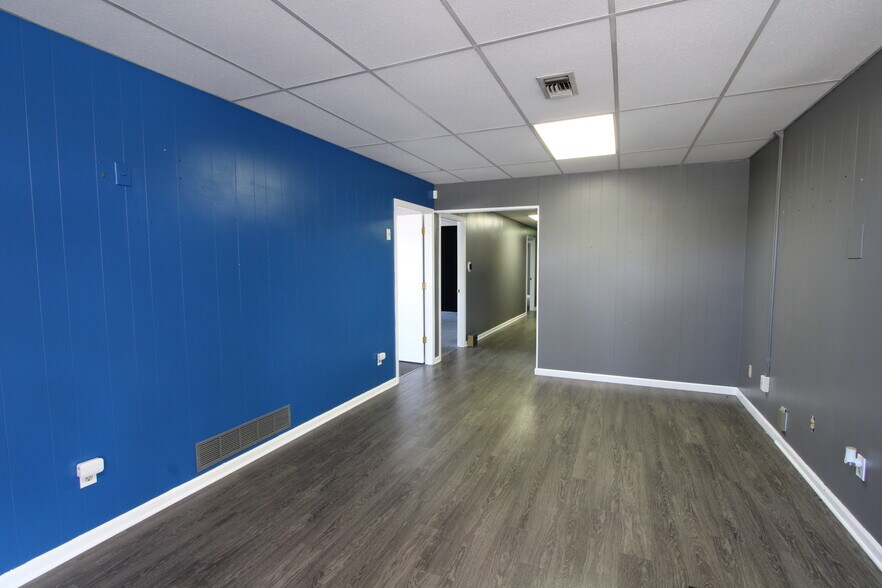 More Photos Of 3045 S Meridian St, Indianapolis Office For Sale