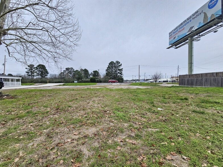 More Photos Of 819 E Main St, Tomball Land For Lease