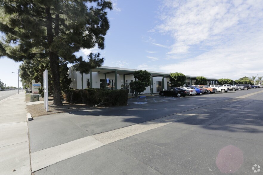 More Photos Of 16131 Gothard St, Huntington Beach Light Manufacturing For Lease