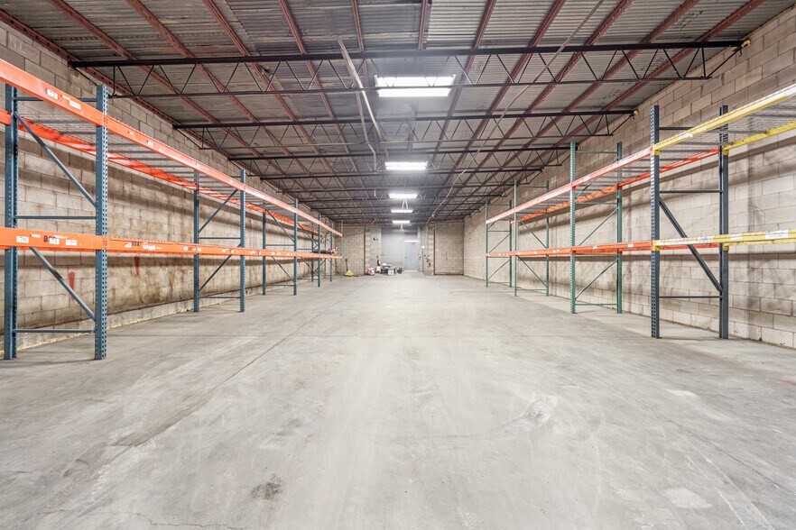 More Photos Of 1202 W Alameda St, Santa Fe Showroom For Lease