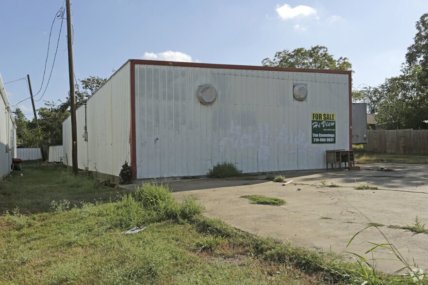 More Photos Of 504 N Breckenridge St, Ennis Warehouse For Sale