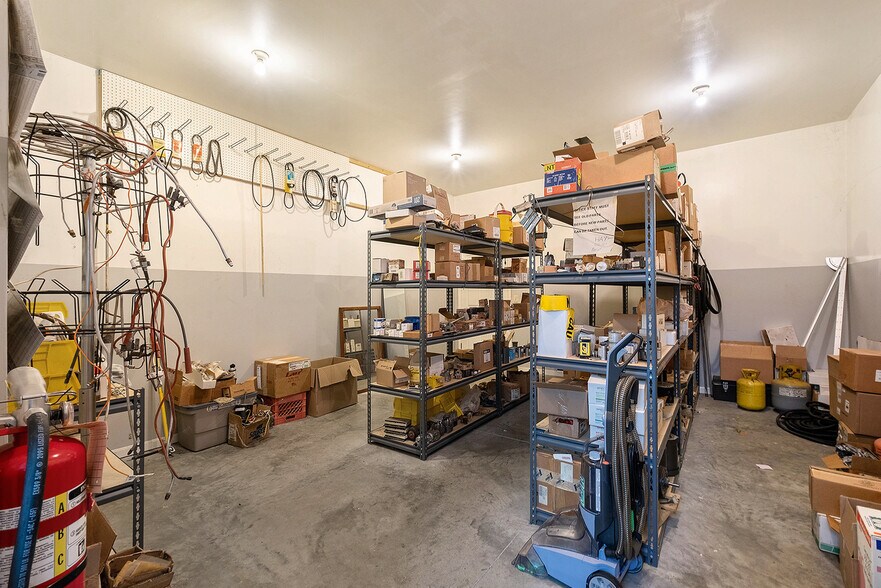 More Photos Of 2170 Lavelle Rd, Flint Flex For Sale