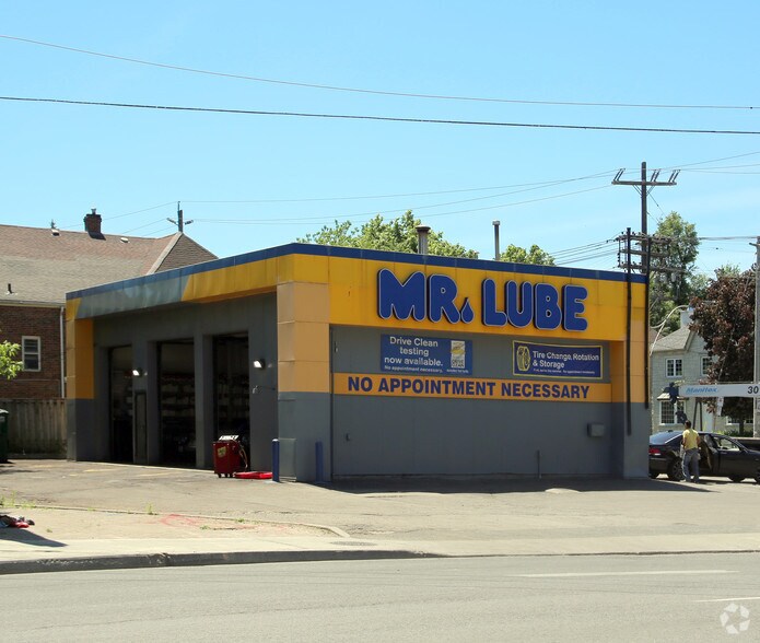 More Photos Of 793 Spadina Rd, Toronto Auto Repair For Sale