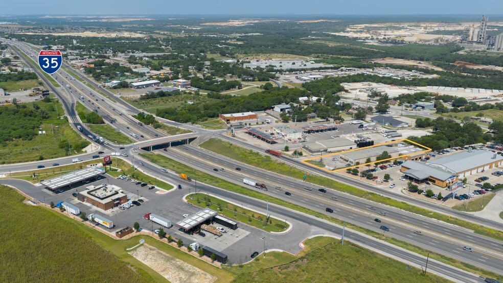 More Photos Of 4312 I 35 N Frontage rd, New Braunfels Showroom For Sale