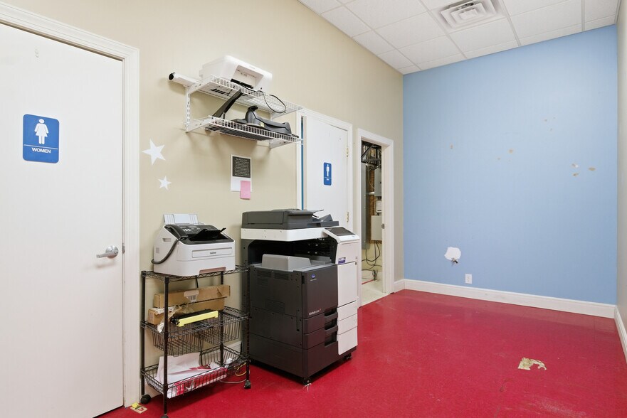 More Photos Of 77 Scattergood Dr NW, Christiansburg Warehouse For Lease