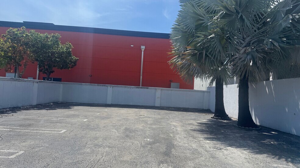More Photos Of 1785 NE Broad Cswy, North Miami Beach Medical For Lease