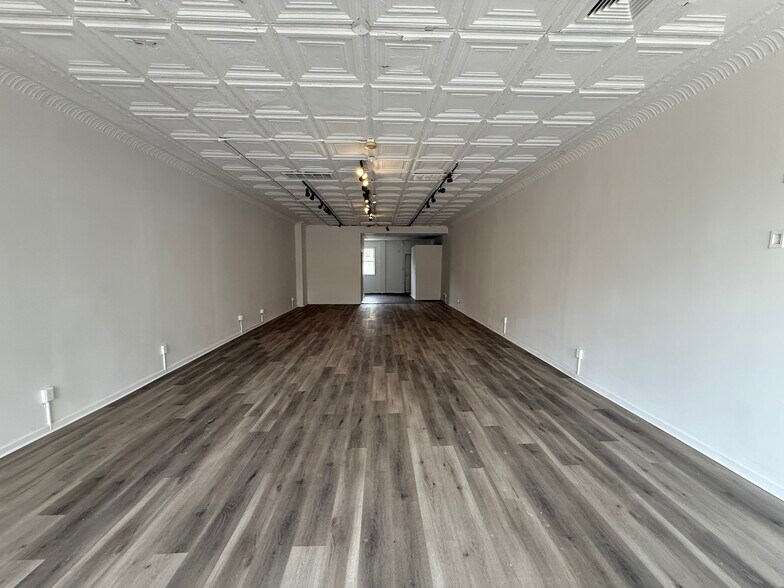 More Photos Of 814-850 Merrick Rd, Baldwin Storefront For Lease
