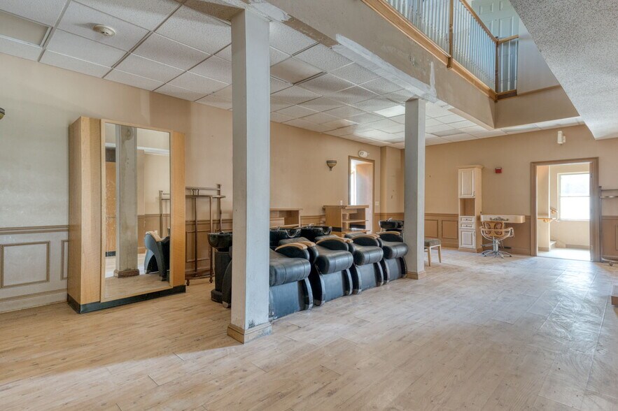 More Photos Of 2404 Main St, Hartford Storefront Retail Office For Sale