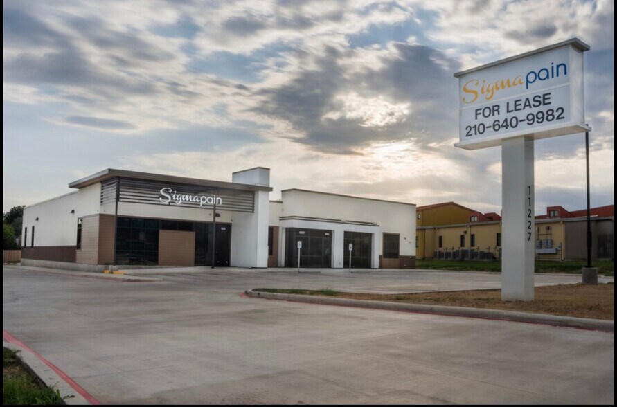 More Photos Of 11227 Toepperwein Rd, Live Oak Medical For Sale