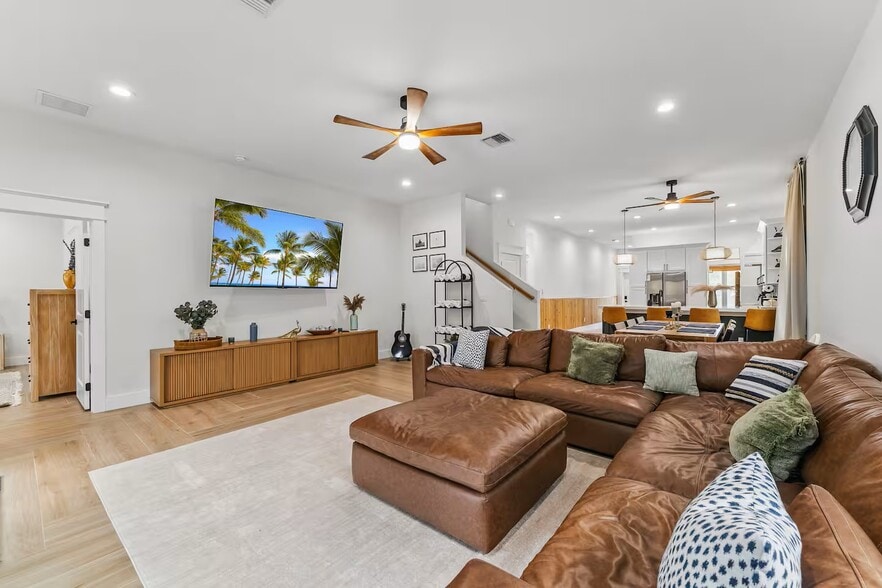 More Photos Of 1960 NE Dixie Hwy, Jensen Beach Apartments For Sale