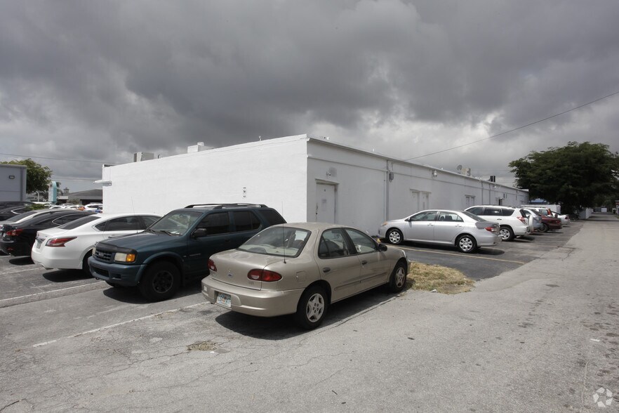 More Photos Of 1025 E Hallandale Beach Blvd, Hallandale Beach Storefront Retail Office For Lease